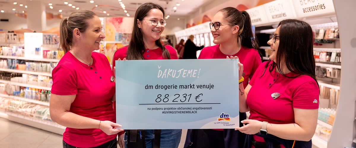 Spolupracovníčky dm v dm predajni 