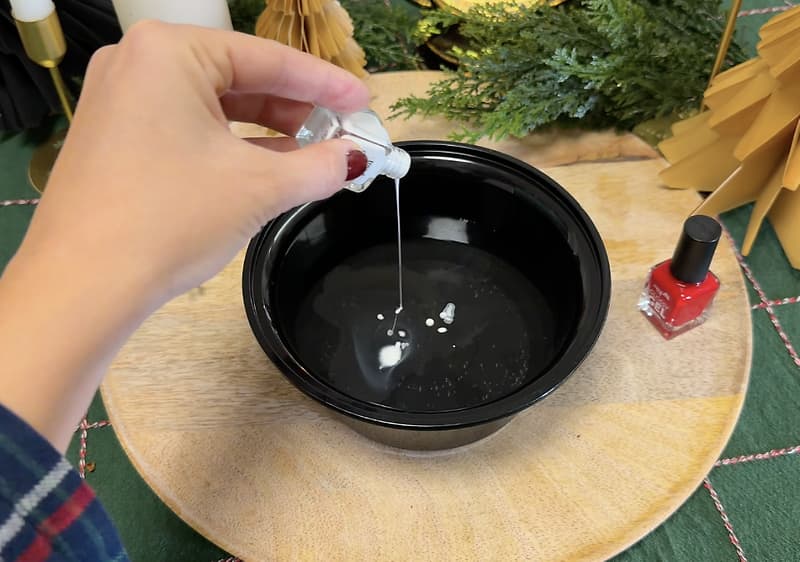 Liatie laku na nechty do vody