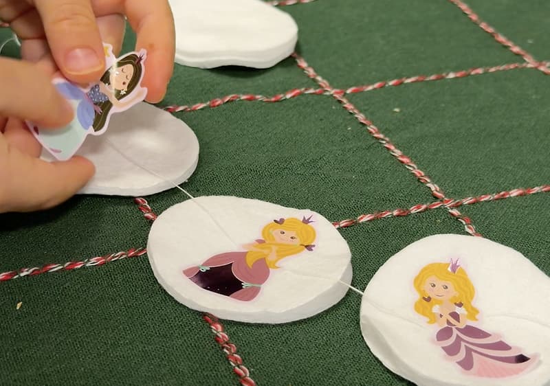 Nálepky na odličovacích tampónikoch