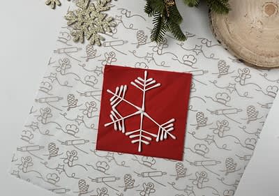 Lepenie vatových tyčiniek do tvaru vločky