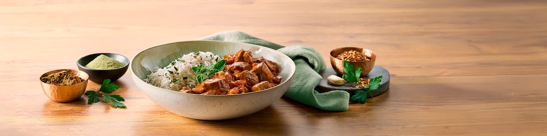 Vegánska tikka masala so seitanom a jazmínovou ryžou