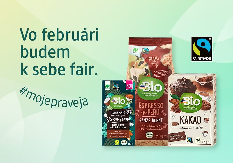 dmBio produkty s logom Fairtrade na zelenom pozadí.