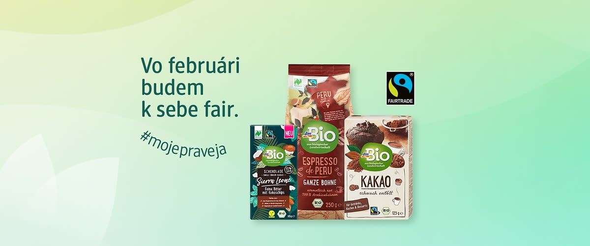 dmBio produkty s logom Fairtrade na zelenom pozadí.
