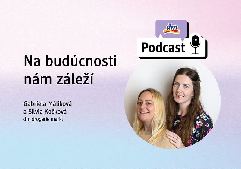 dm podcast s textom „Na budúcnosti nám záleží“ a logom dm.