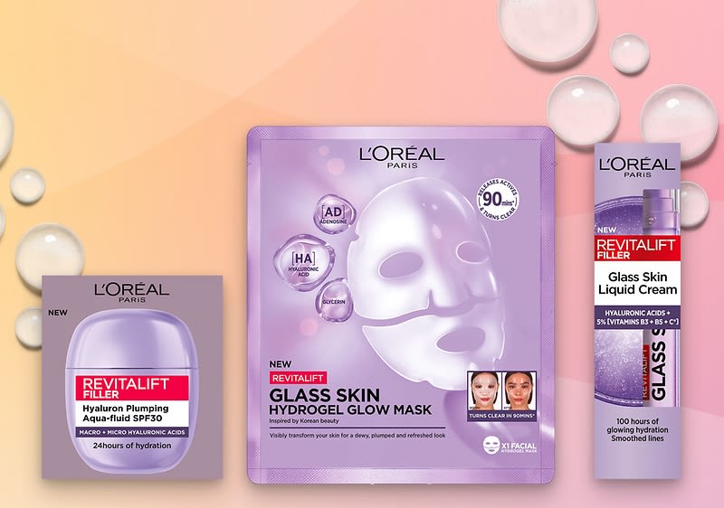 Tri balenia L'Oréal Revitalift Glass Skin pleťovej starostlivosti na ružovo-oranžovom pozadí