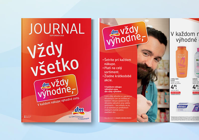 Reklamný leták v predajni drogérie zobrazujúci produkt a text o výhodných cenách