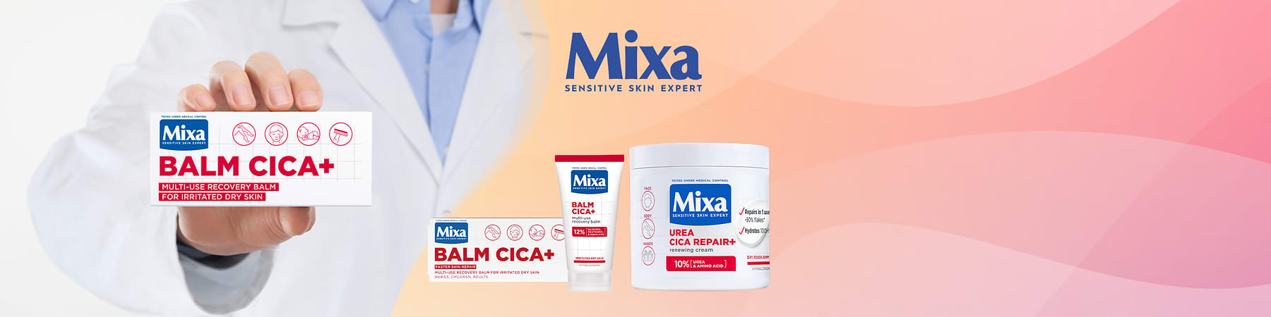 Mixa logo vpravo hore a vľavo ruka v bielom plášti drží krabičku s nápisom „BALM CICA+ MULTI‑USE RECOVERY BALM FOR IRRITATED DRY SKIN“; dole sú vedľa seba tubička „BALM CICA+“ a väčší biely kelímok s modrým logom a nápisom „UREA CICA REPAIR+“