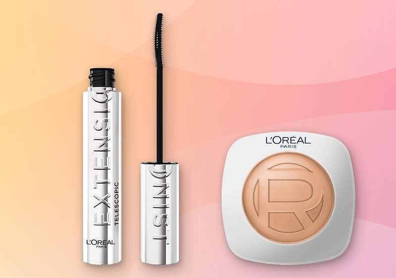 Strieborné balenie riasenky L'Oréal Telescopic s otvorenou kefkou vľavo a bledý krémový púdrový mono očný tieň v bielom štvorcovom púzdre s logom L'Oréal Paris vpravo