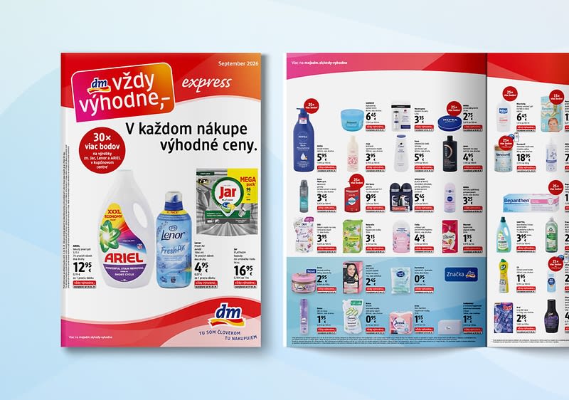 Dvojstránkový katalóg výrobkov dm s reklamou na zubné pasty a rôzne drogériové produkty