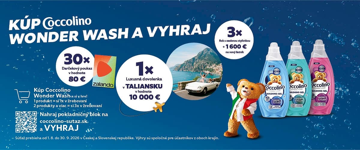 Modrý reklamný banner s nápisom „Kúp Coccolino Wonder Wash a vyhraj“, zobrazené tri fľaše Coccolino aviváže v zelenom, modrom a ružovom obale, maskot medvedík s červeným šálom drží prsteň, kruhové ikony oznamujú 30× darčekový poukaz 80 €, 1× luxusná dovolenka v Taliansku v hodnote 10 000 € a 3× rok s nákupným kreditom 1 600 €