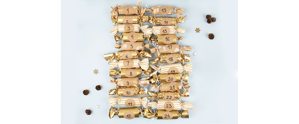 Adventný kalendár z roliek toaletného papiera.