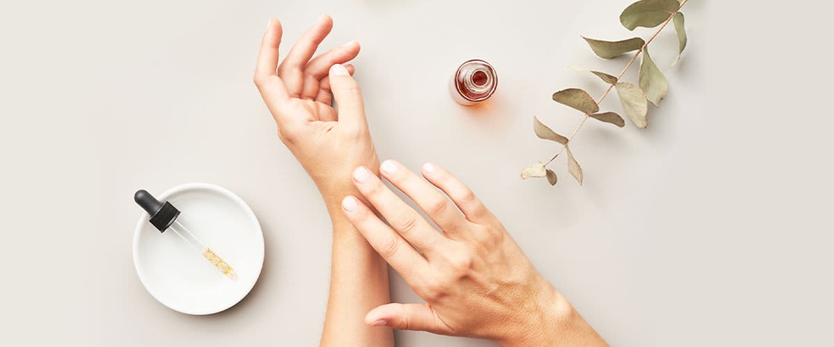 starostlivosť nechty - nanášanie olejčeka