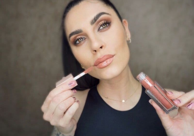 Claudia Ďuríšek pri použití nového produktu