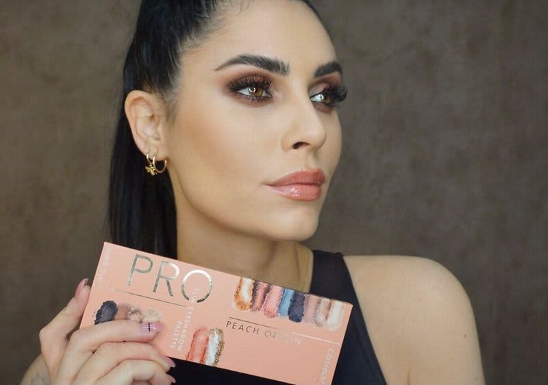 Claudia Ďuríšek pri použití nového produktu
