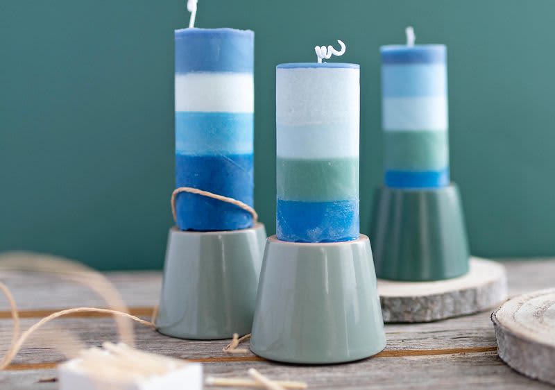 sviečky rozmiestnené v dostatočnej vzdialenosti