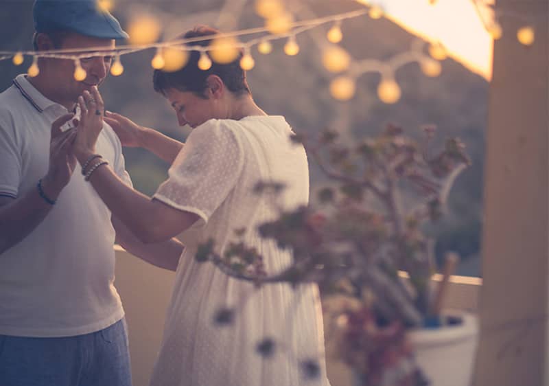 Žena a muž pri tanci.