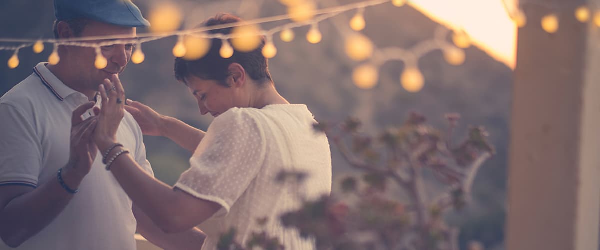 Žena a muž pri tanci.