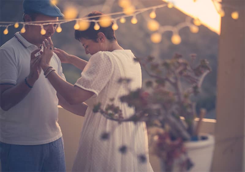 Žena a muž pri tanci