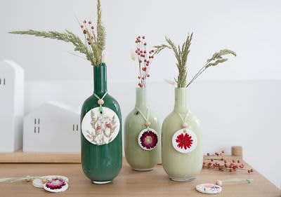 Kvetinové medailóniky na vázach