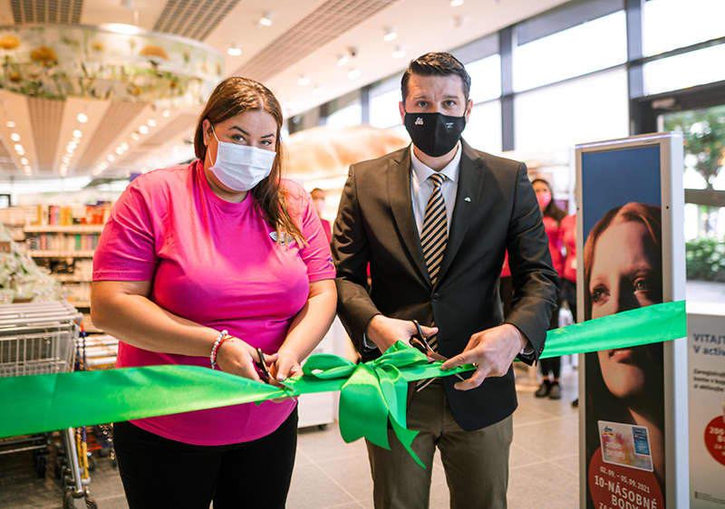 Otvorenie dm predajne v OC Mlyny v Nitre.