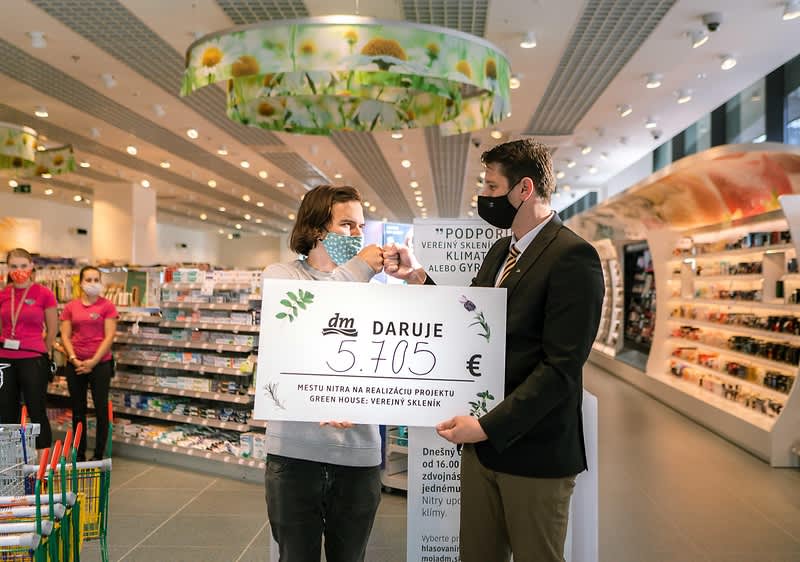 Otvorenie dm predajne v OC Mlyny v Nitre.