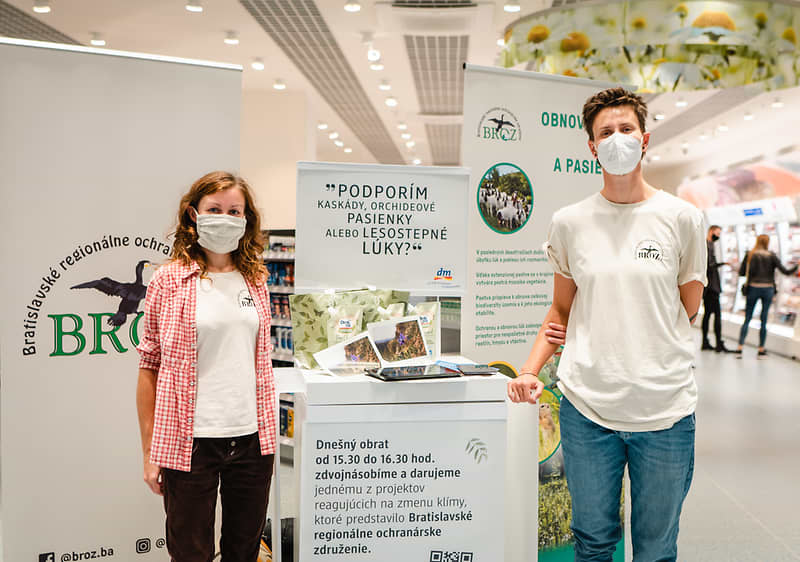 Zástupkyne Bratislavského regionálneho ochranárskeho zrduženia počas celého dňa informovali zákazníkov o projektoch.