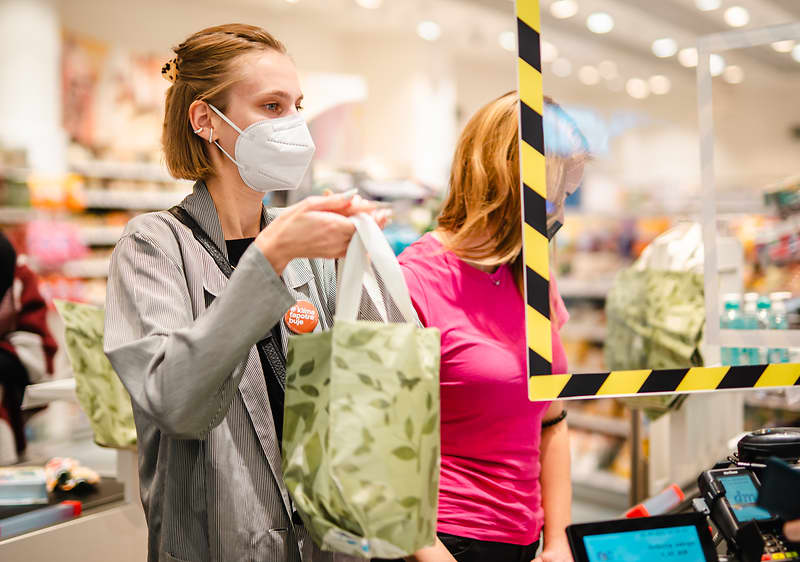 Natália Pažická tešila zákazníkov produktom a taškou k nákupu zdarma.