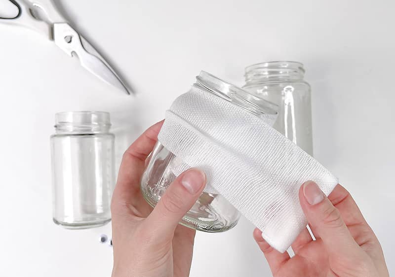 Postup pri výrobe svietnikov v tvare duchov.