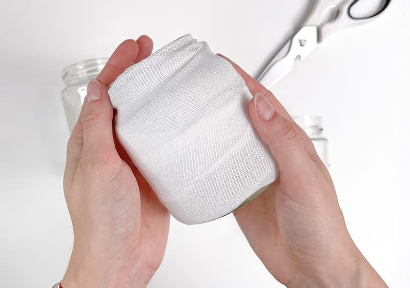 Postup pri výrobe svietnikov v tvare duchov.