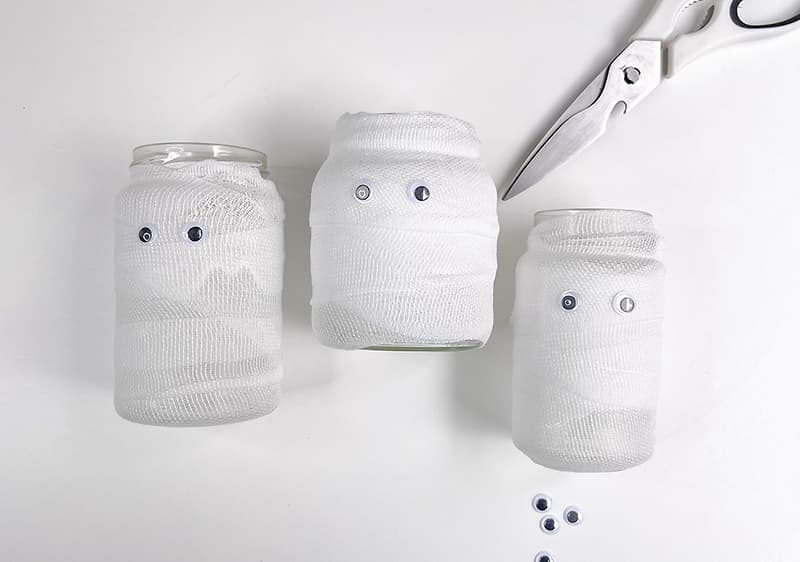 Postup pri výrobe svietnikov v tvare duchov.