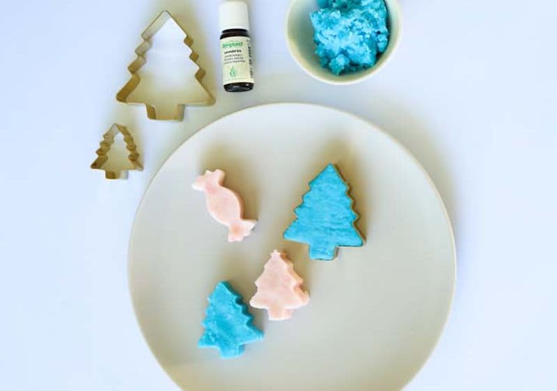 Vlastnoručne vyrobené šumivé bomby do kúpeľa.