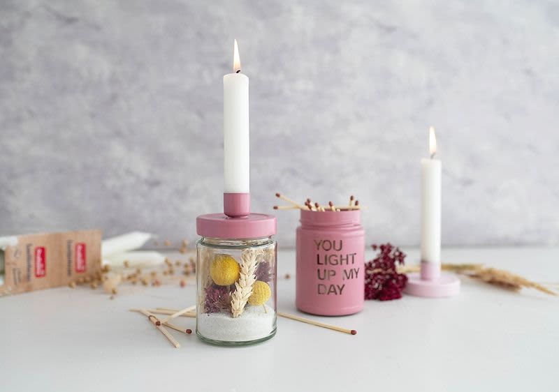 Iz rabljenih kozarčkov sami izdelajte svečnik