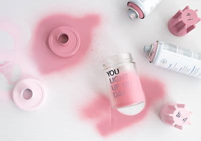 Iz rabljenih kozarčkov sami izdelajte svečnik