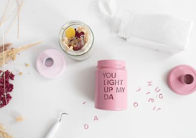 Iz rabljenih kozarčkov sami izdelajte svečnik