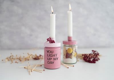 Iz rabljenih kozarčkov sami izdelajte svečnik