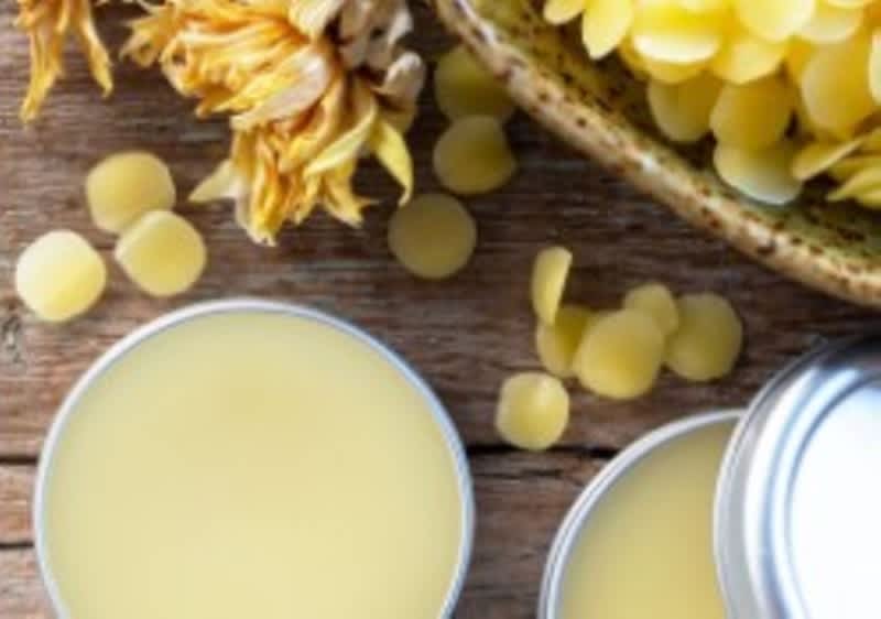 Izdelajte domači balzam za ustnice