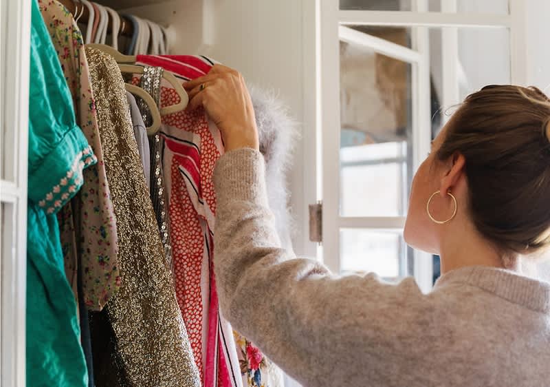 Dišeča garderobna omara