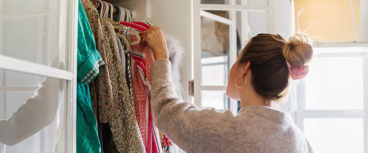 Dišeča garderobna omara