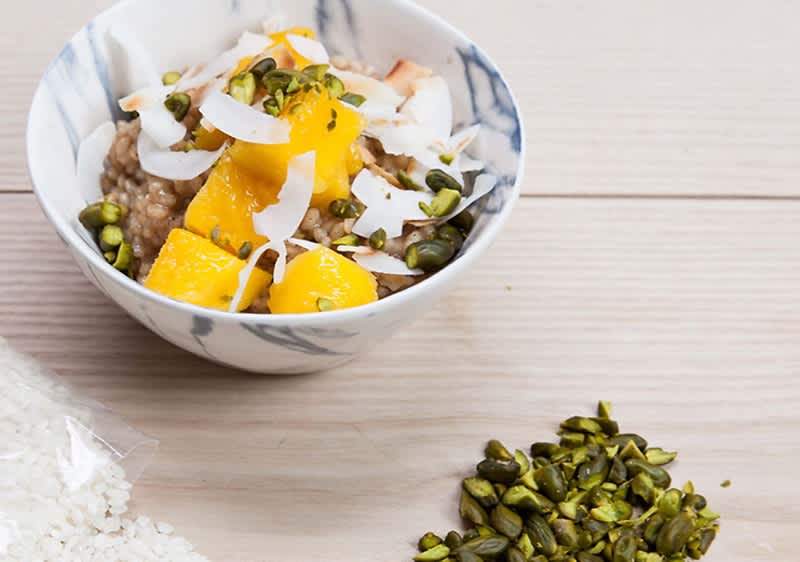 Kokosov mlečni riž z mangom 