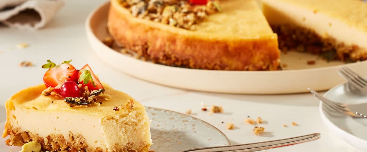 Veganski cheesecake z granolo
