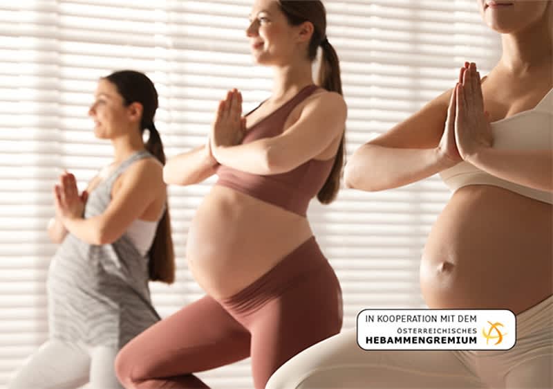 Nosečnice izvajajo jogo v studiu