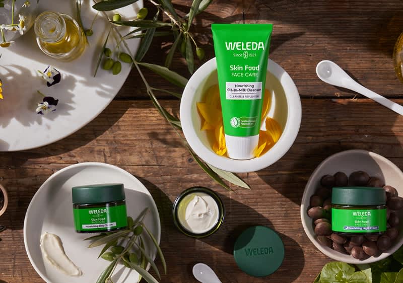 Alt-Text Weleda kozmetika na leseni mizi z rastlinami in oreščki