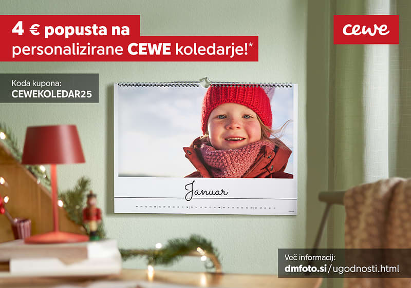 Alt-Text Koledar za januar z osebo v rdeči zimski jakni in kapi