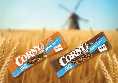 Alt-Text Pšenično polje z mlinom v ozadju in čokolado v ospredju