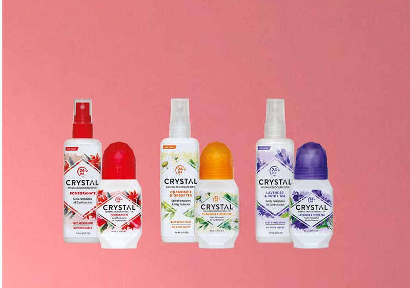 Alt-Text Različni Crystal deodoranti na roza ozadju