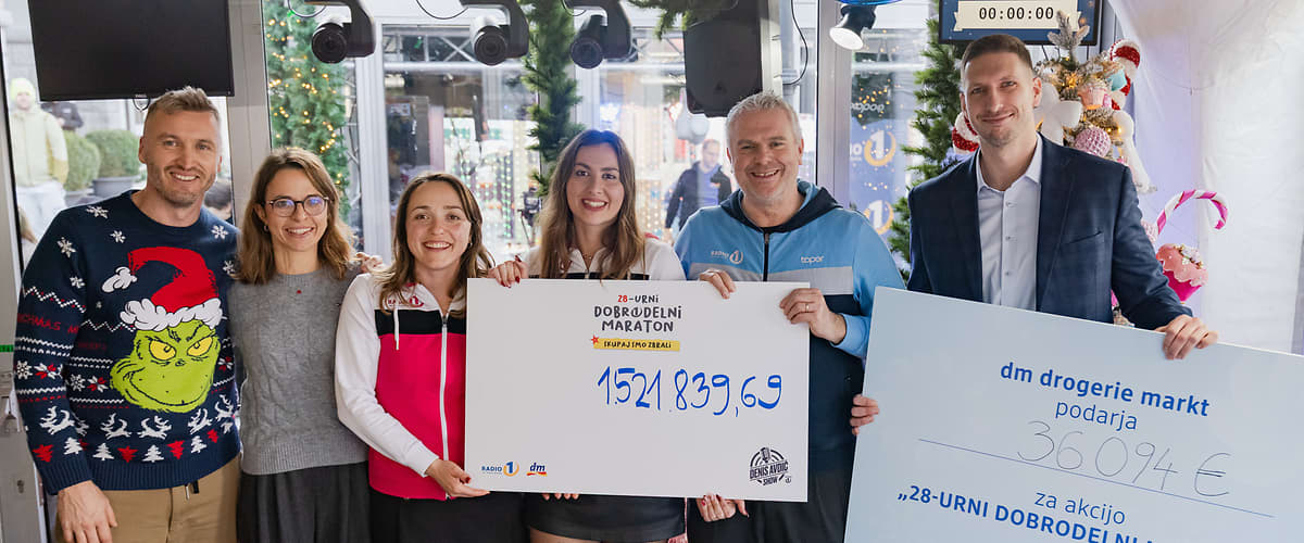 Ekipa Denis Avdić Showa iz studia na Mestnem trgu v Ljubljani 