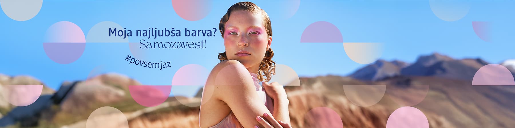 Samozavest ženska z naravo v ozadju