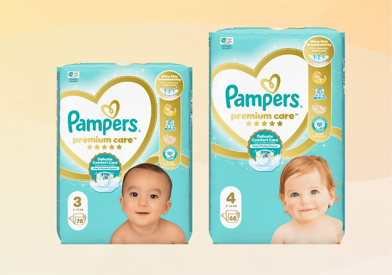 Pampers premium care pakiranja z dvema dojenčkoma pred njimi