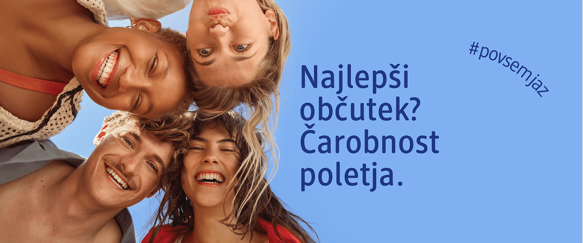 Najlepši občutek? Čarobnost poletja z nasmejani ljudje na modrem ozadju