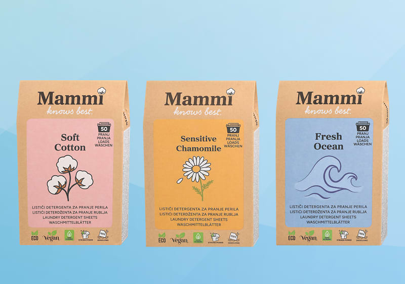MammI detergentne liste Soft Cotton Sensitive Chamomile Fresh Ocean pakiranja na svetlo modri podlagi